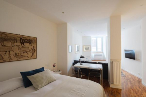 Modern pied a terre near Piazza Navona